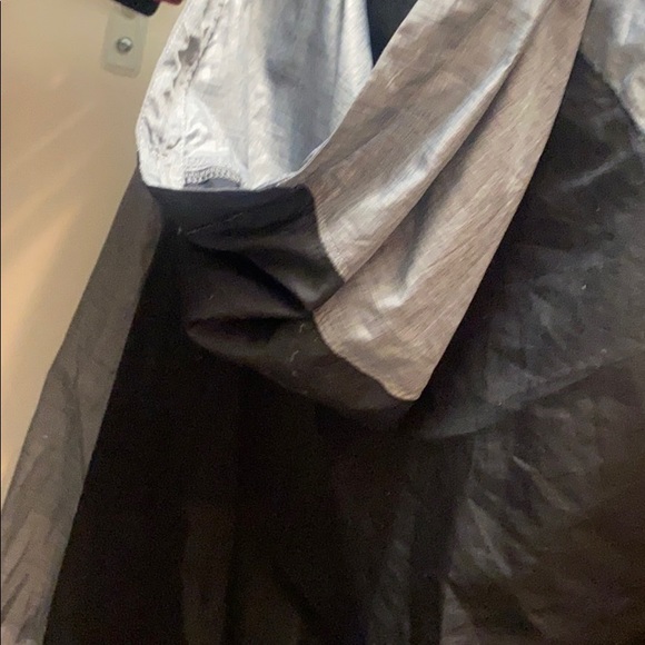 Under armor lightweight windbreaker - Picture 3 of 5